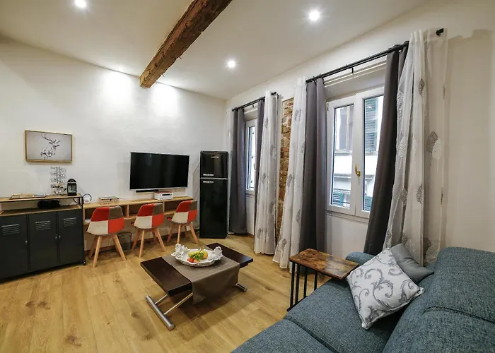 Home In The Centre With Steam Bath